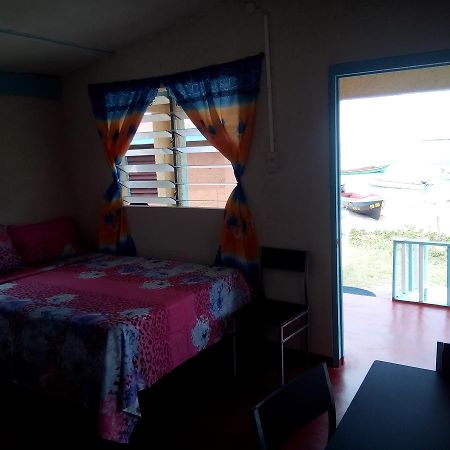 Waikiki Guest House Treasure Beach Exterior foto
