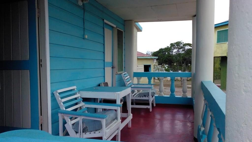 Waikiki Guest House Treasure Beach Exterior foto
