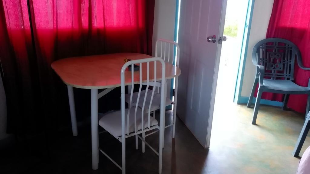 Waikiki Guest House Treasure Beach Zimmer foto