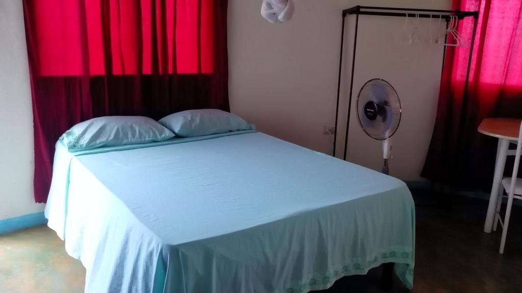 Waikiki Guest House Treasure Beach Zimmer foto