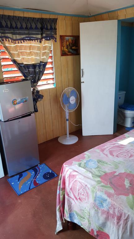 Waikiki Guest House Treasure Beach Exterior foto