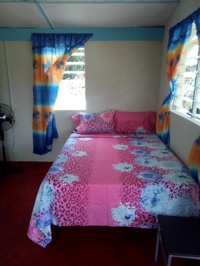 Waikiki Guest House Treasure Beach Exterior foto