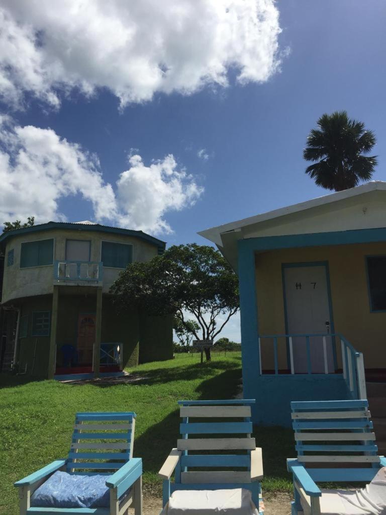Waikiki Guest House Treasure Beach Exterior foto